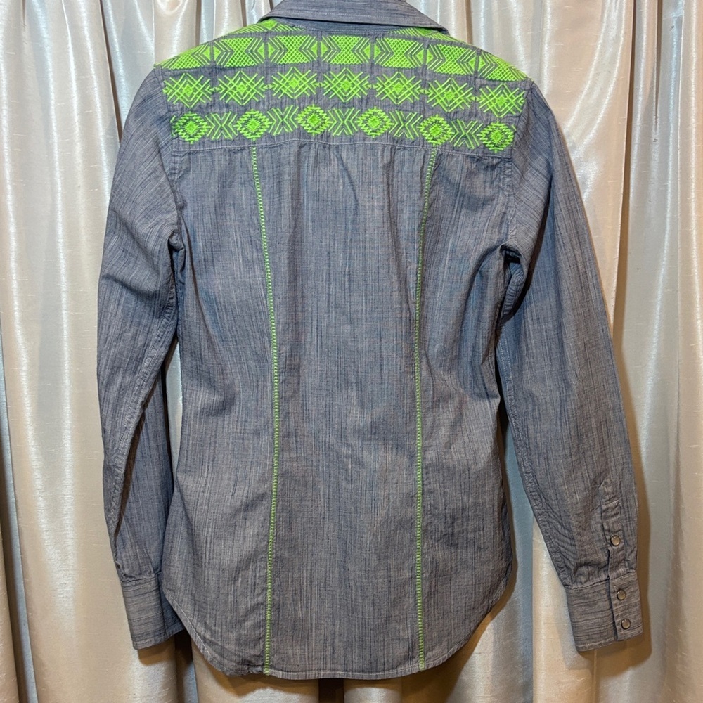 Rock & Roll Cowgirl Chambray button down Western Shirt, Rodeo, small - Picture 9 of 13
